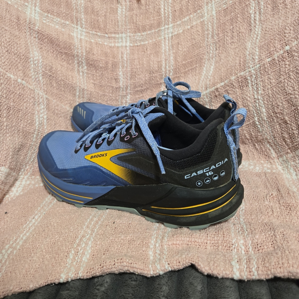 Size 10.5 - Brooks Cascadia 16 Low Blue Womens - Picture 3 of 8
